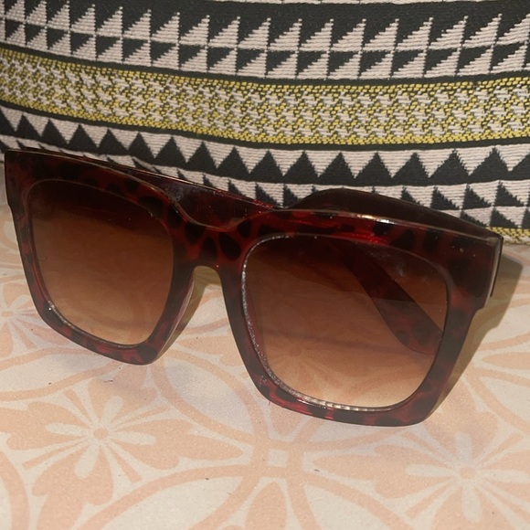 Sunglasses - Picture 6 of 6